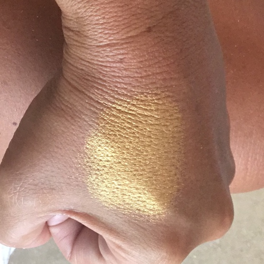 Splurge Cream Shadow - Picture 3 of 3